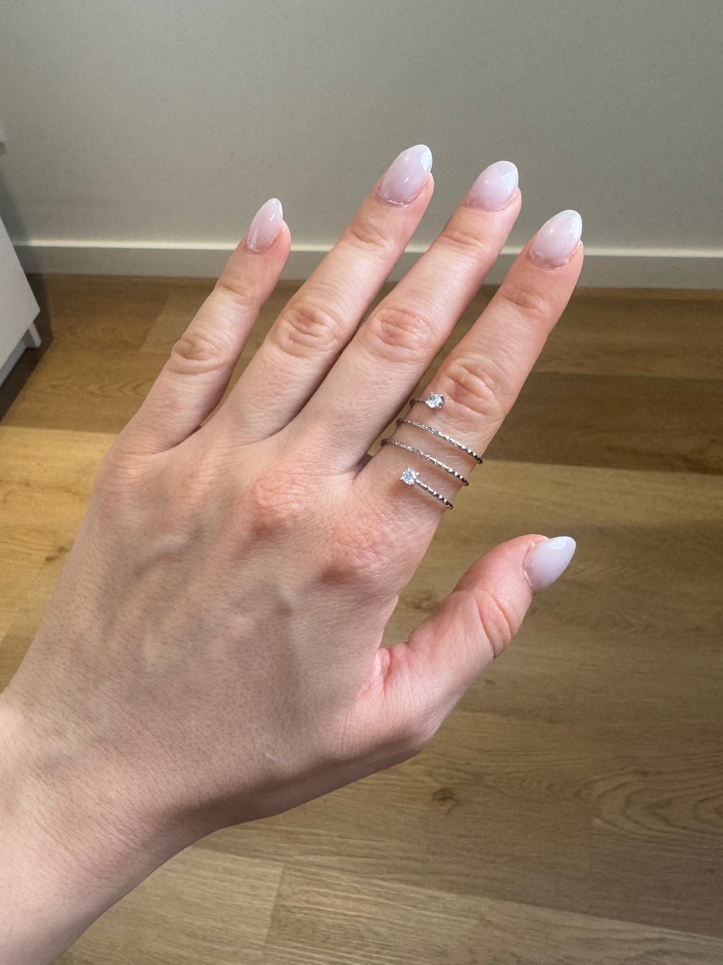 Anel prateado com 2 zircónias