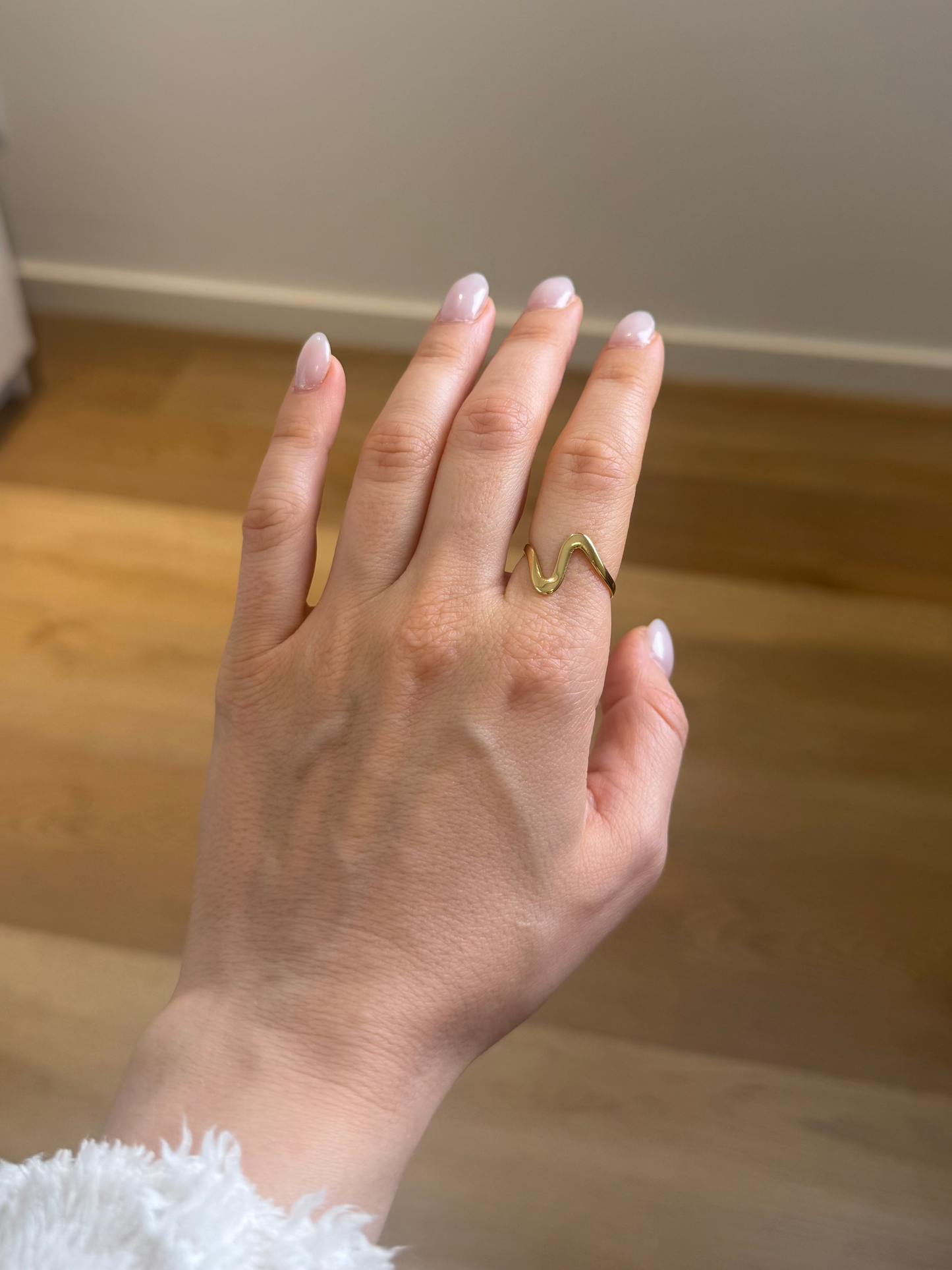 Anel onda dourado ajustável