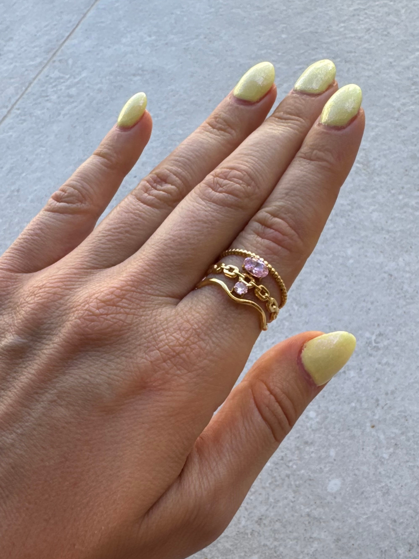 Anel rosa e dourado brilhante