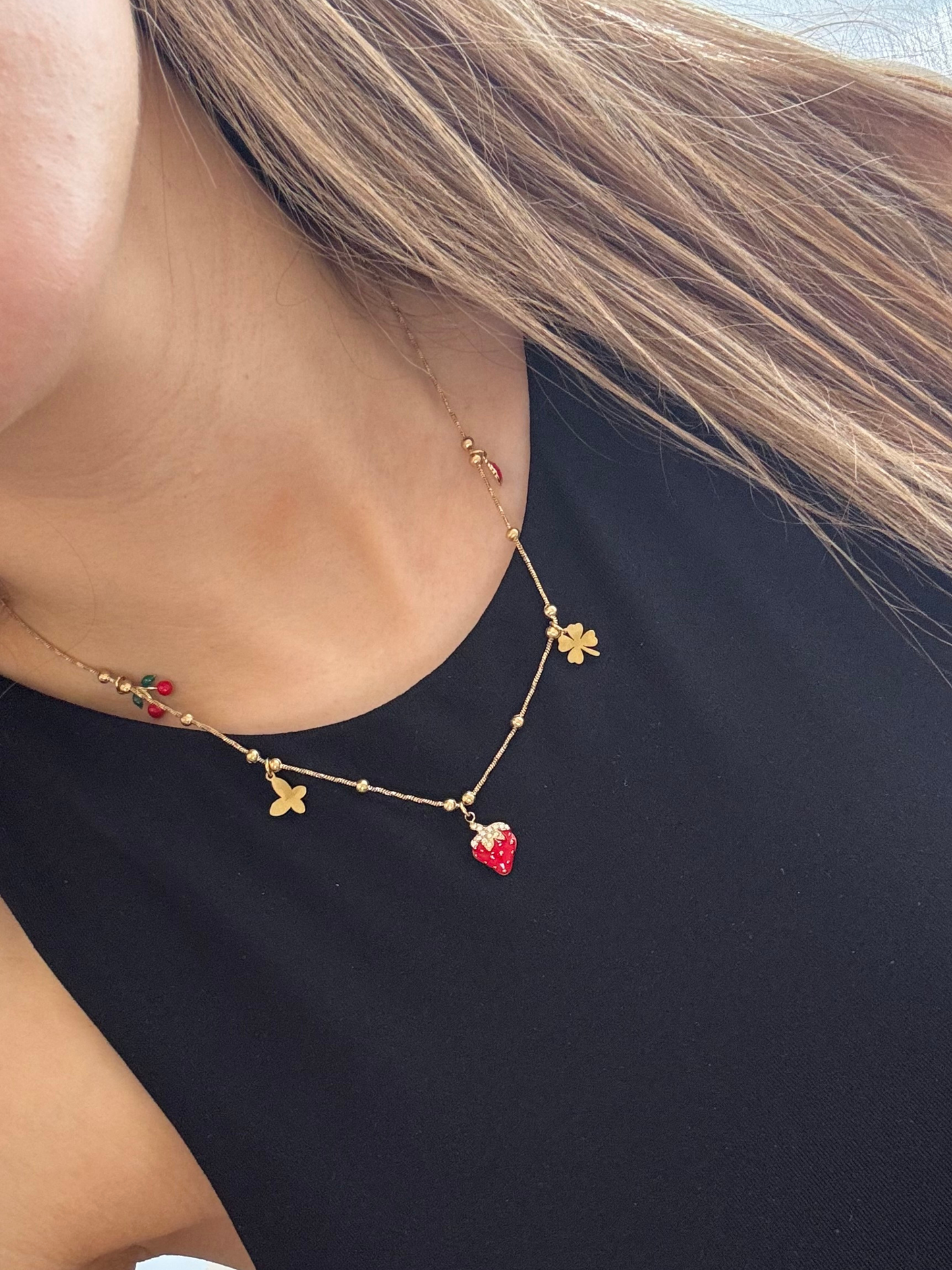 Colar dourado pendentes morango, trevo, cerejas vermelhos