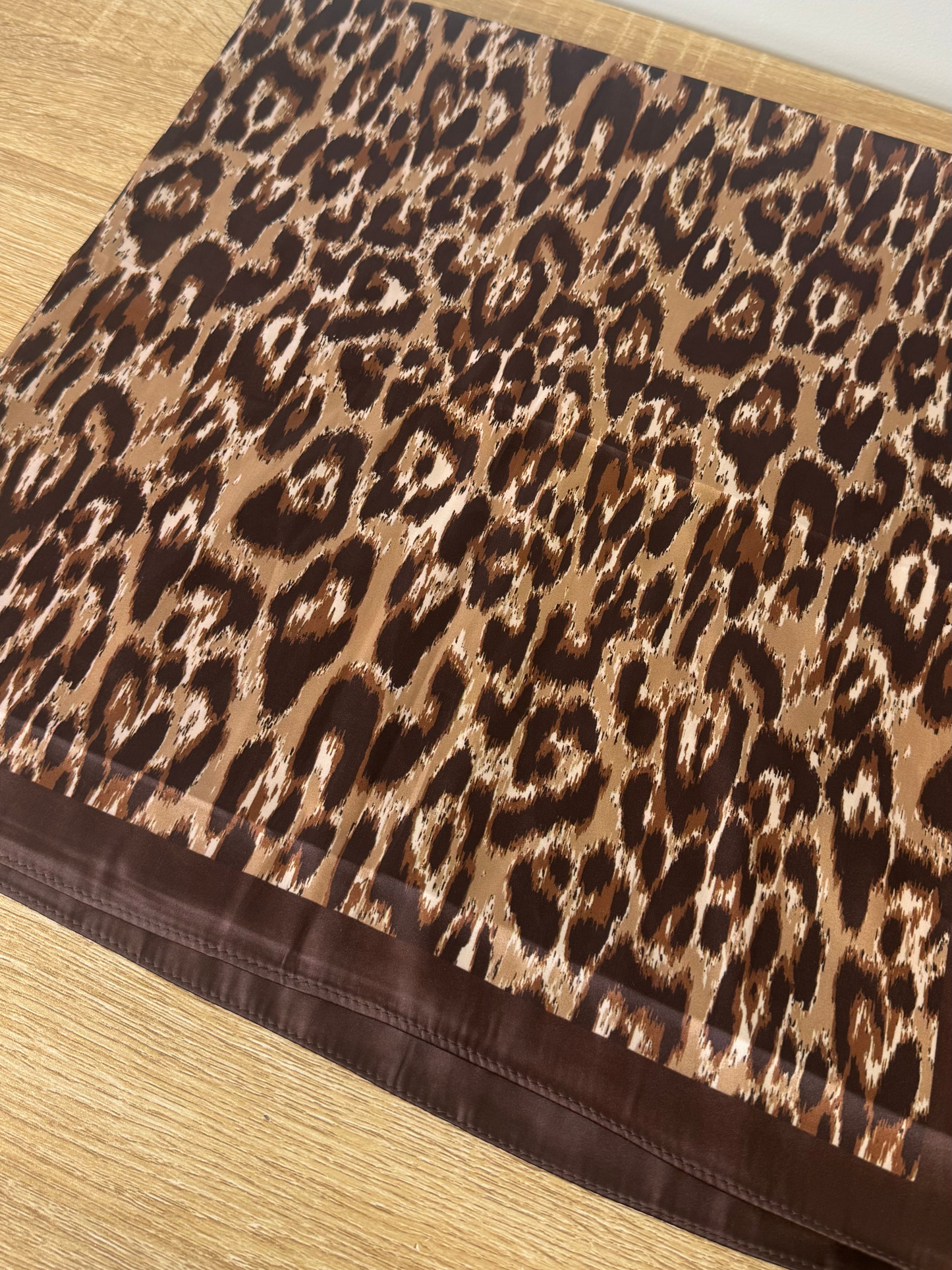 Lenço Tigresa Castanho