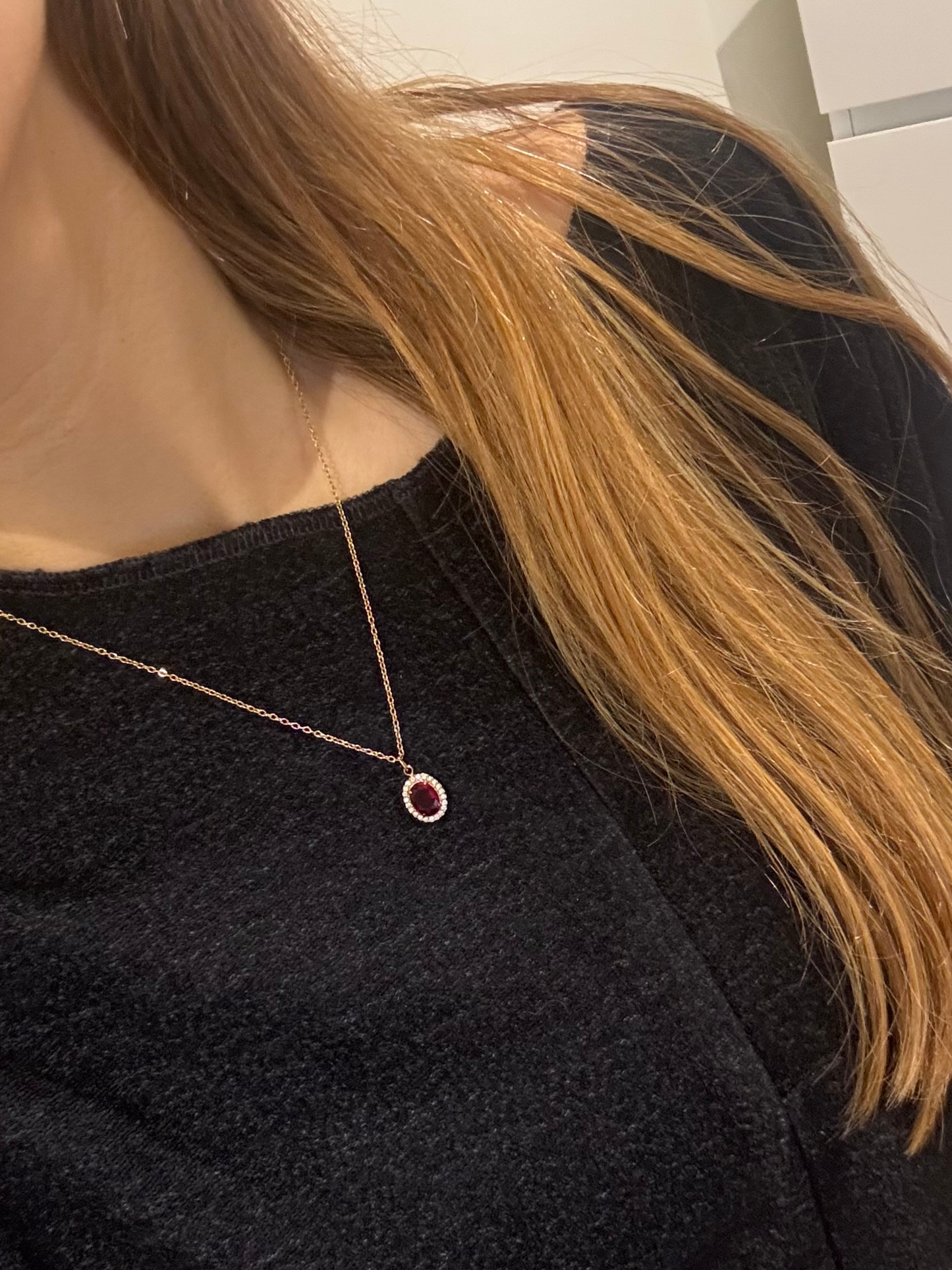 Colar pedra vermelha com zircónias