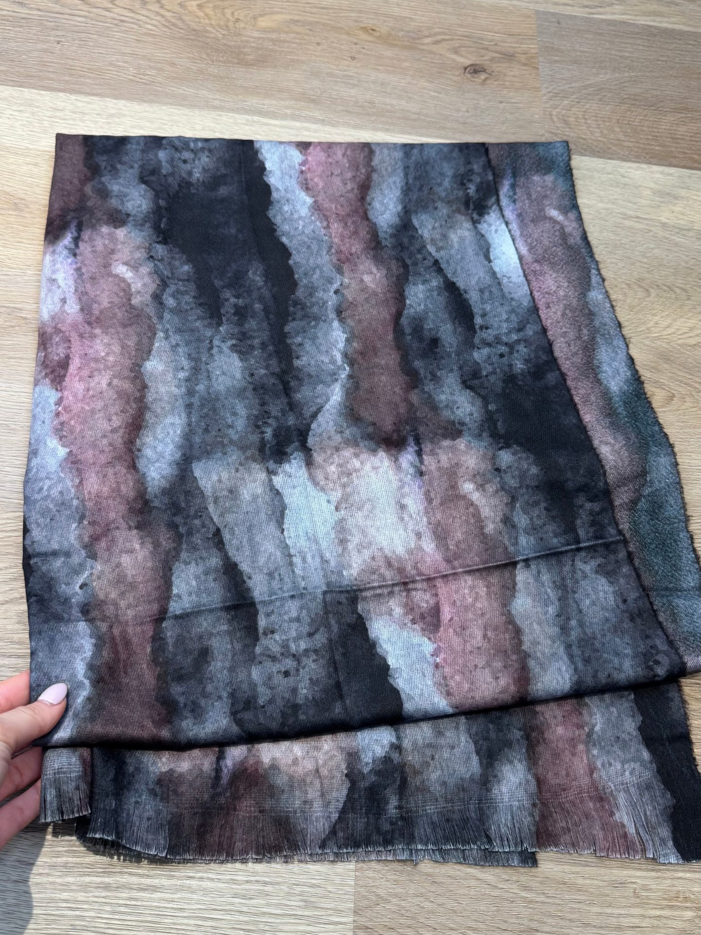 Cachecol cizento e rosa velho