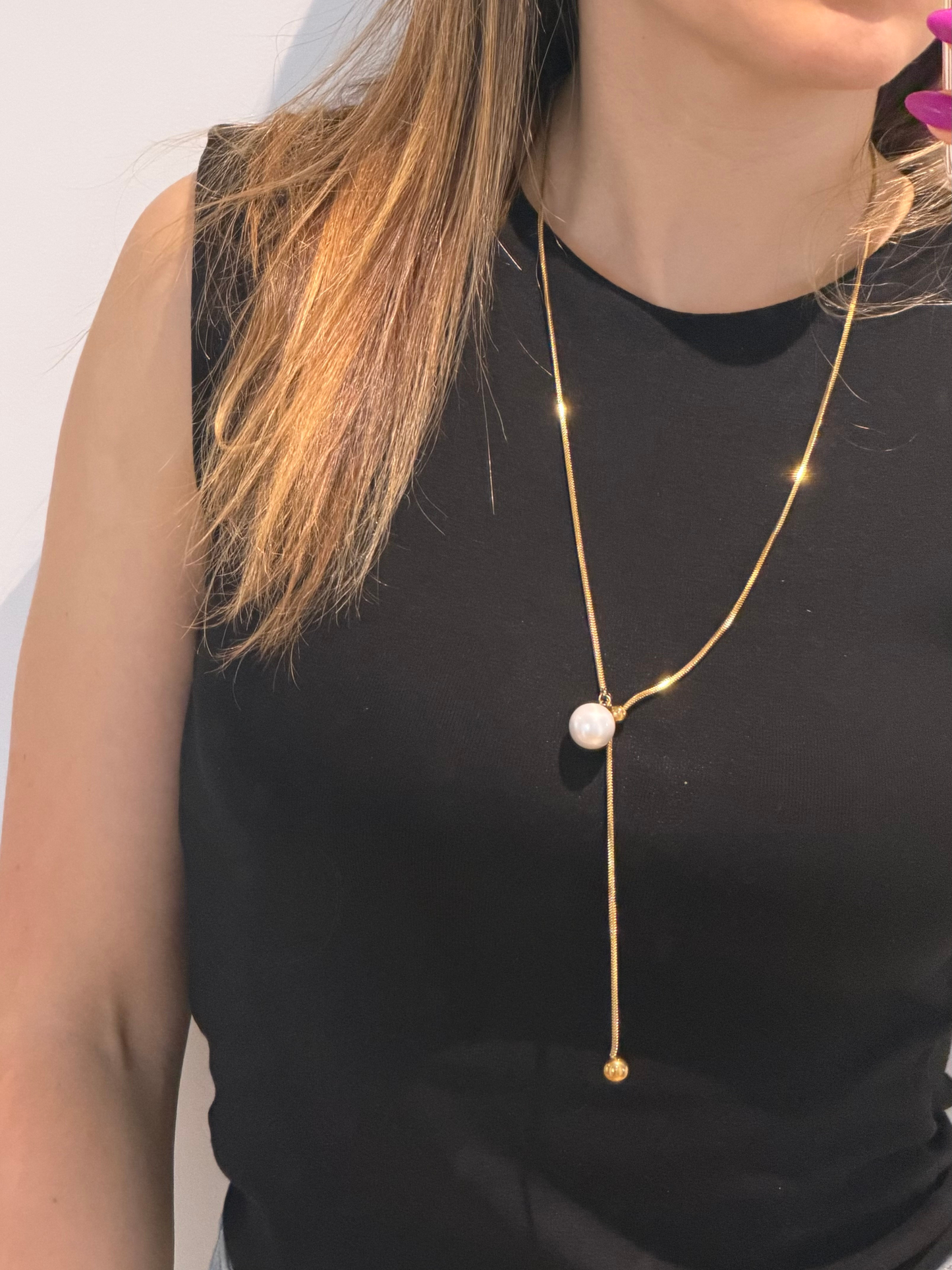 Colar dourado com pérola ajustável