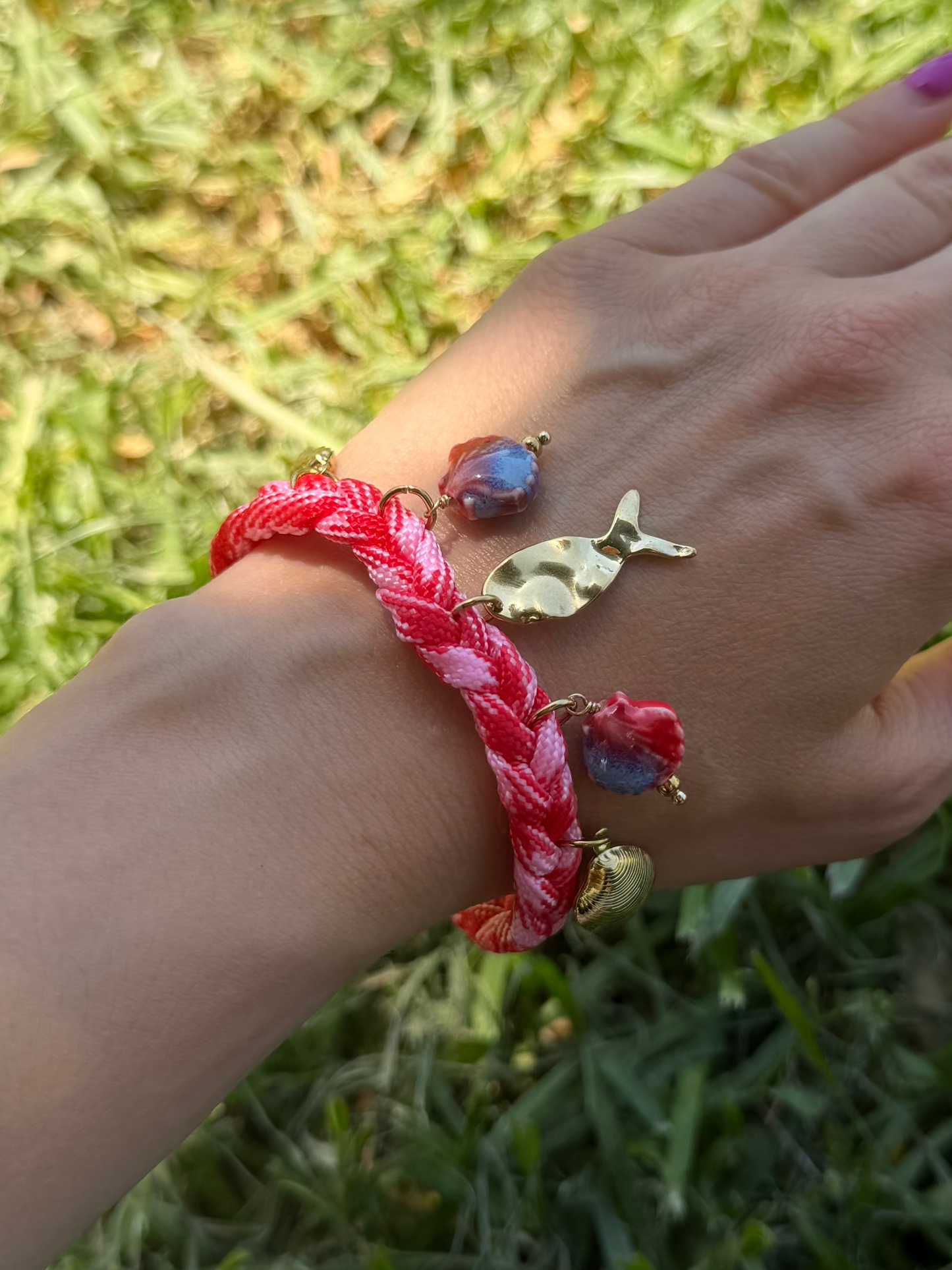 Pulseira vermelha ajustável