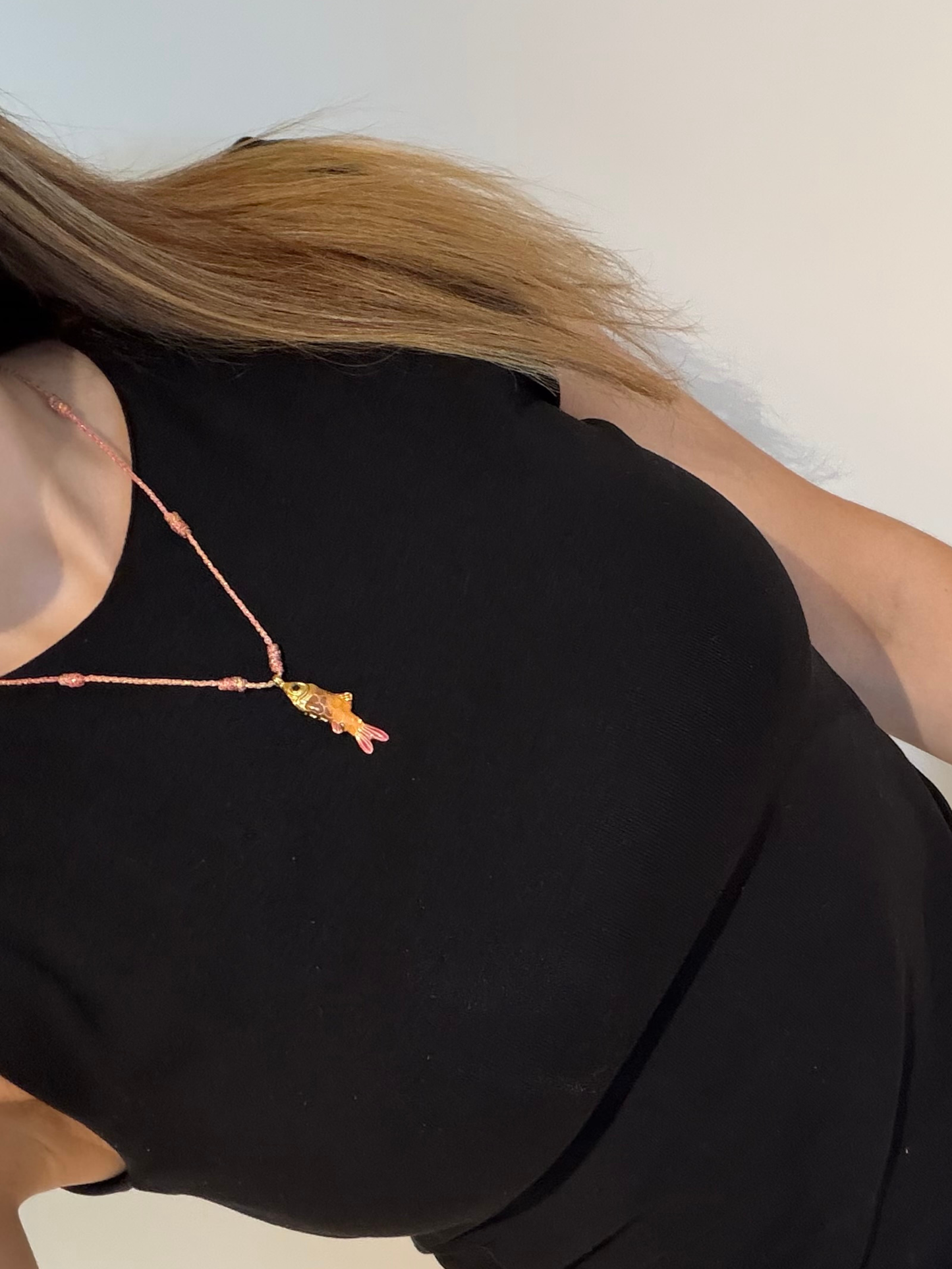 Colar peixe fio coral