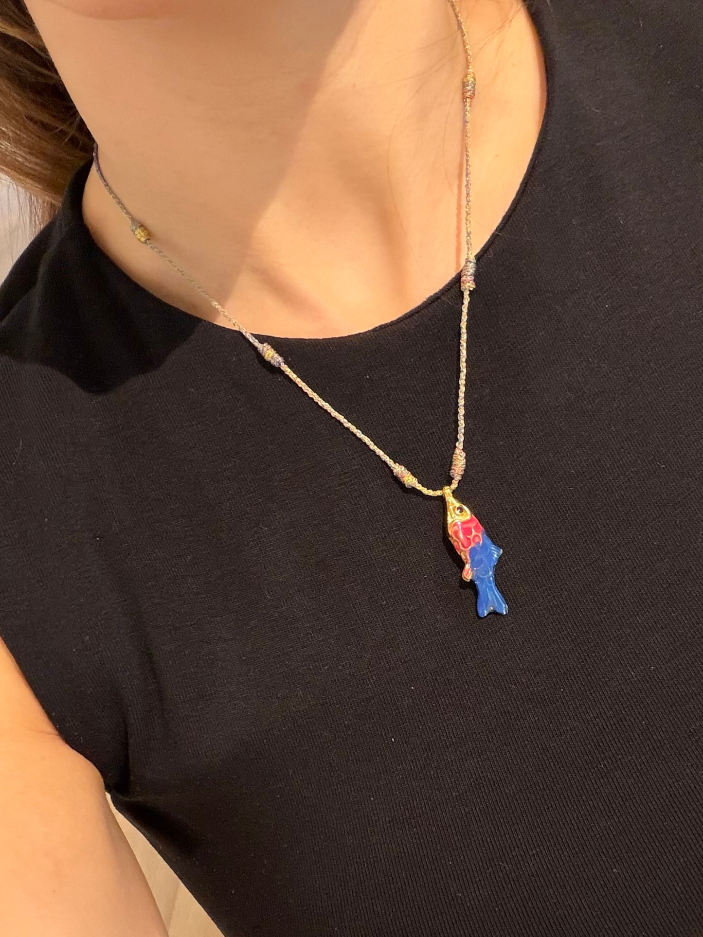 Colar peixe azul