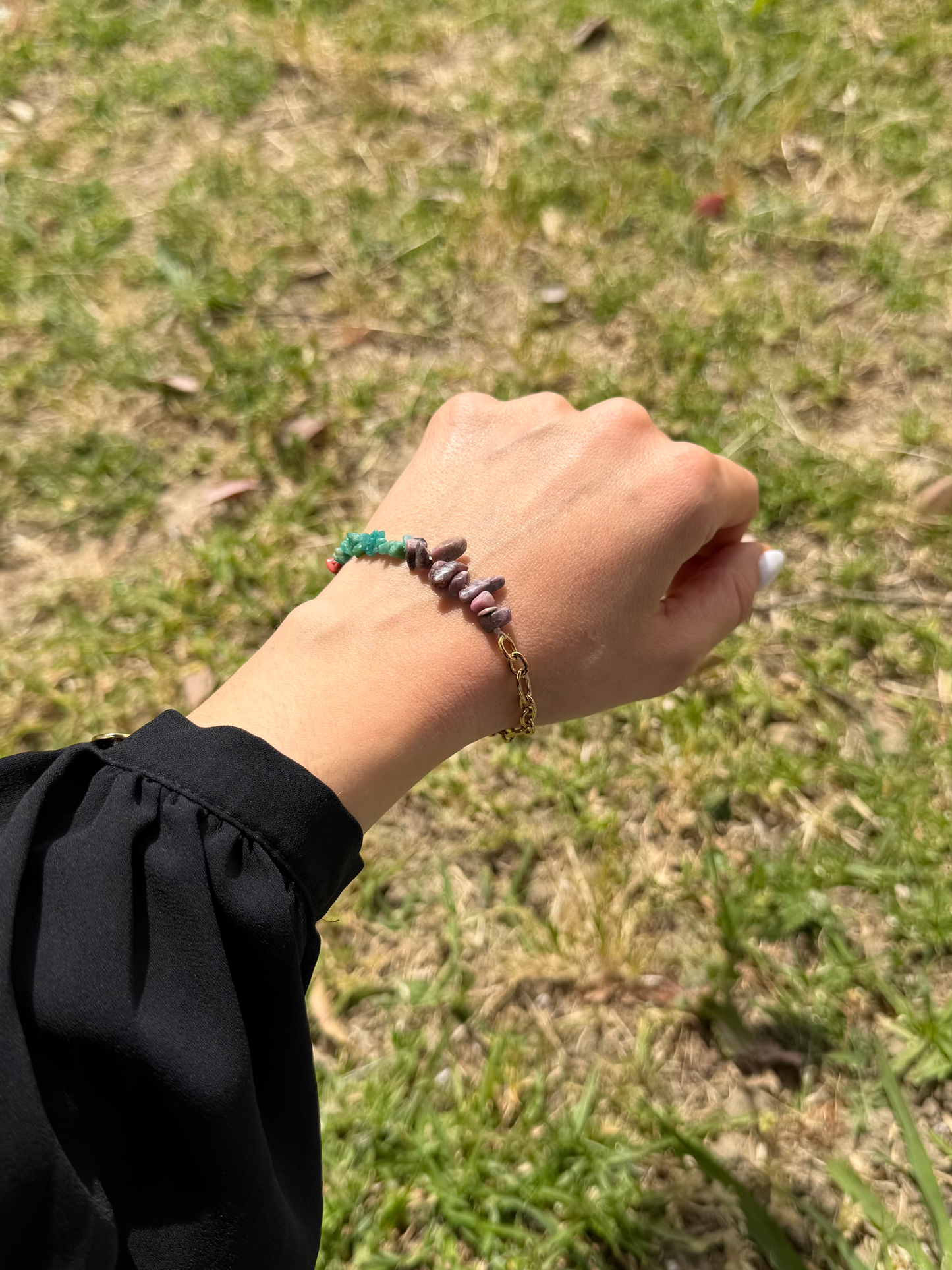 Pulseira colorida pedras com dourado
