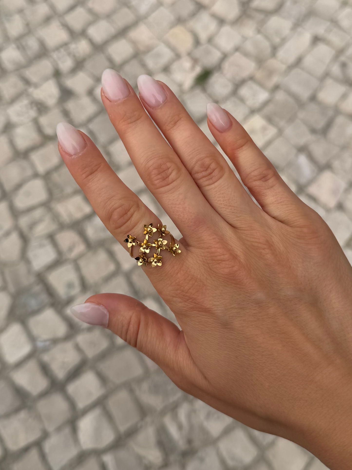 Anel dourado flores