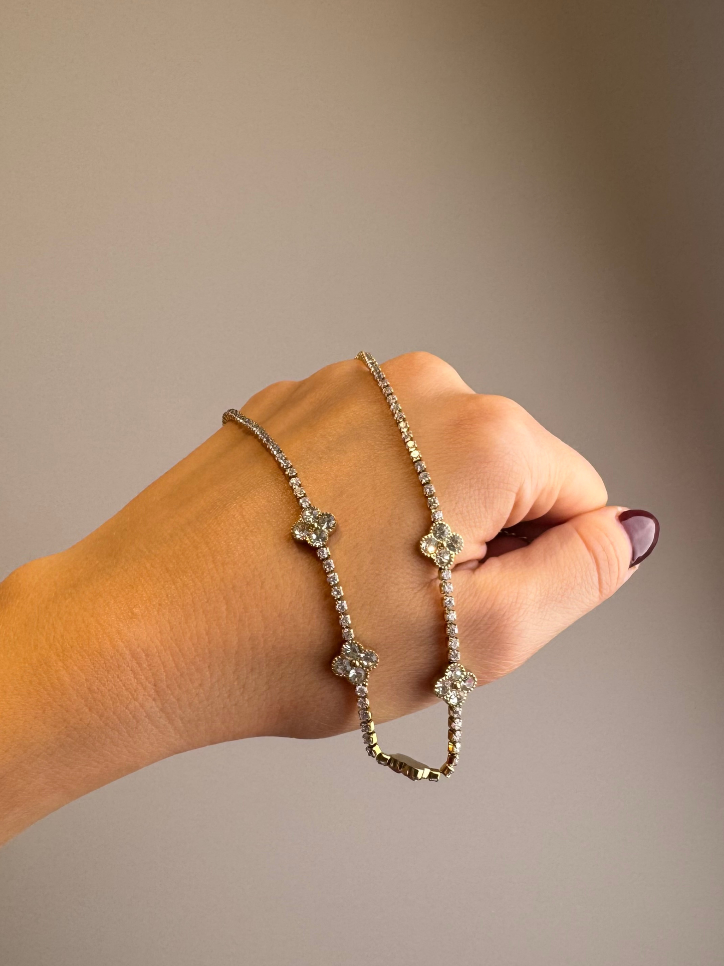 Colar zircónias flor dourado