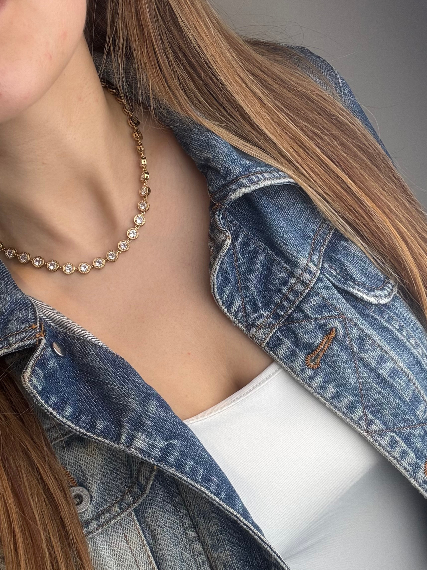 Colar dourado zircónias