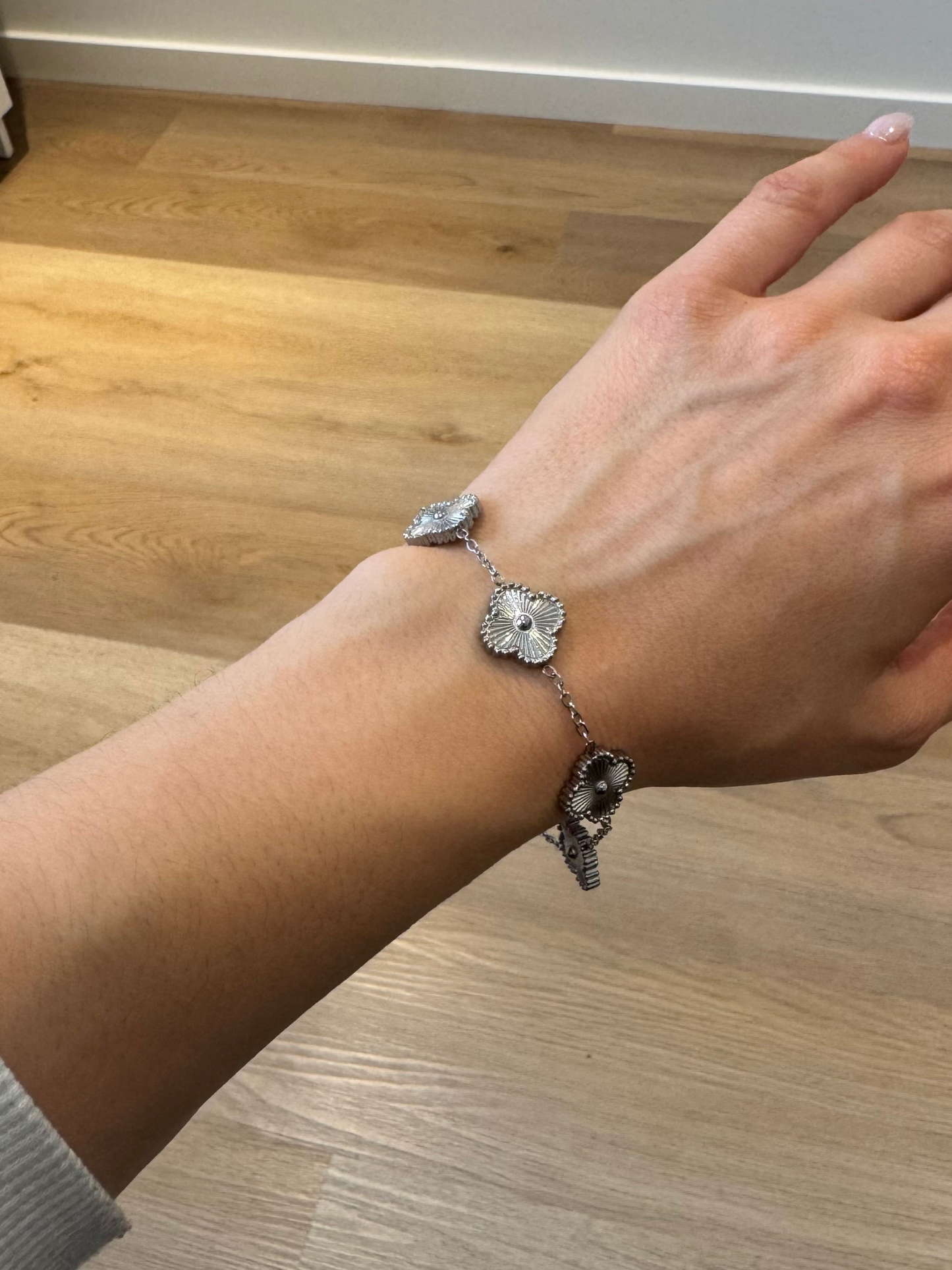 Pulseira trevo prateada