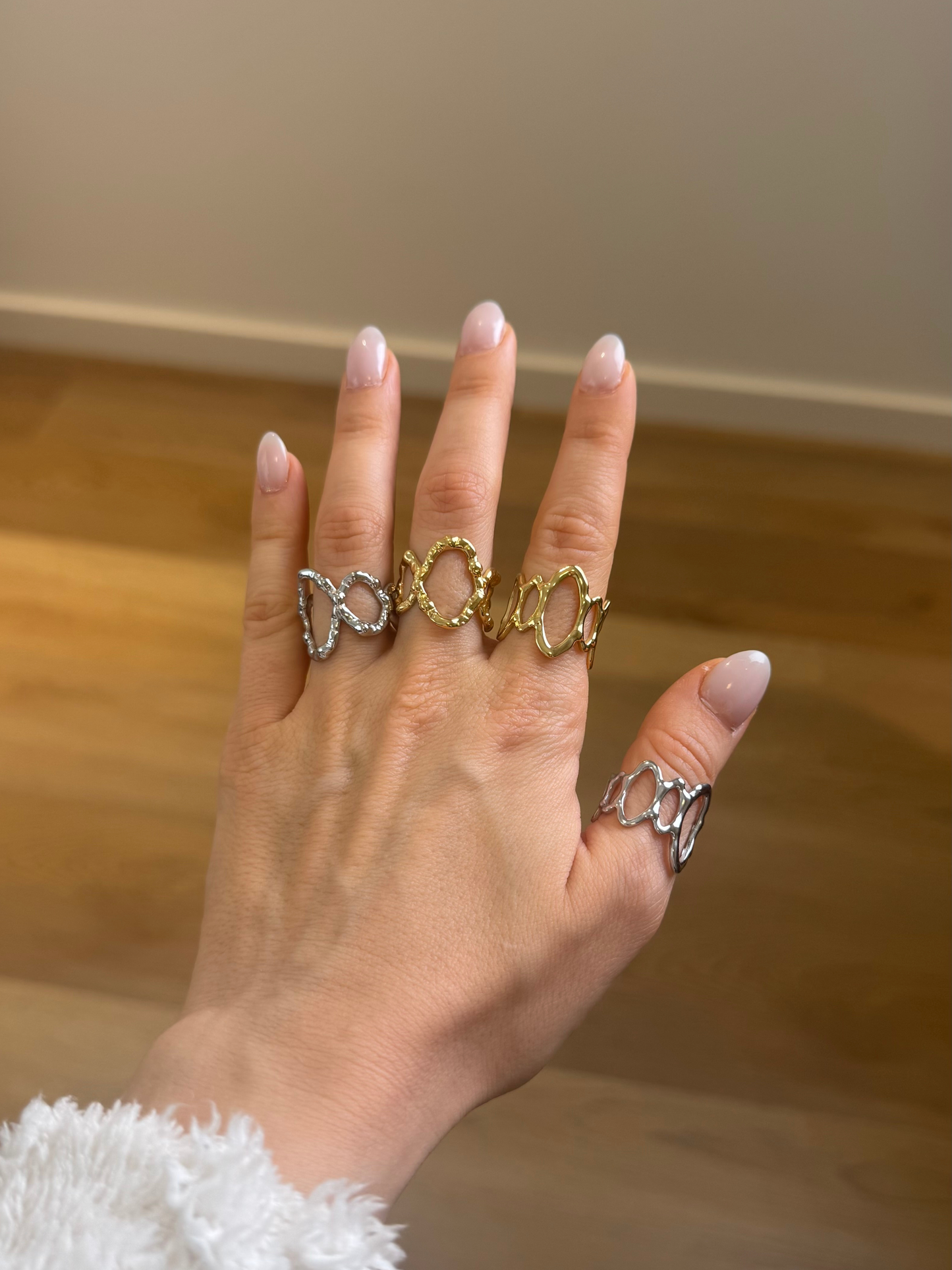 Aneis dourados e prateados ajustáveis