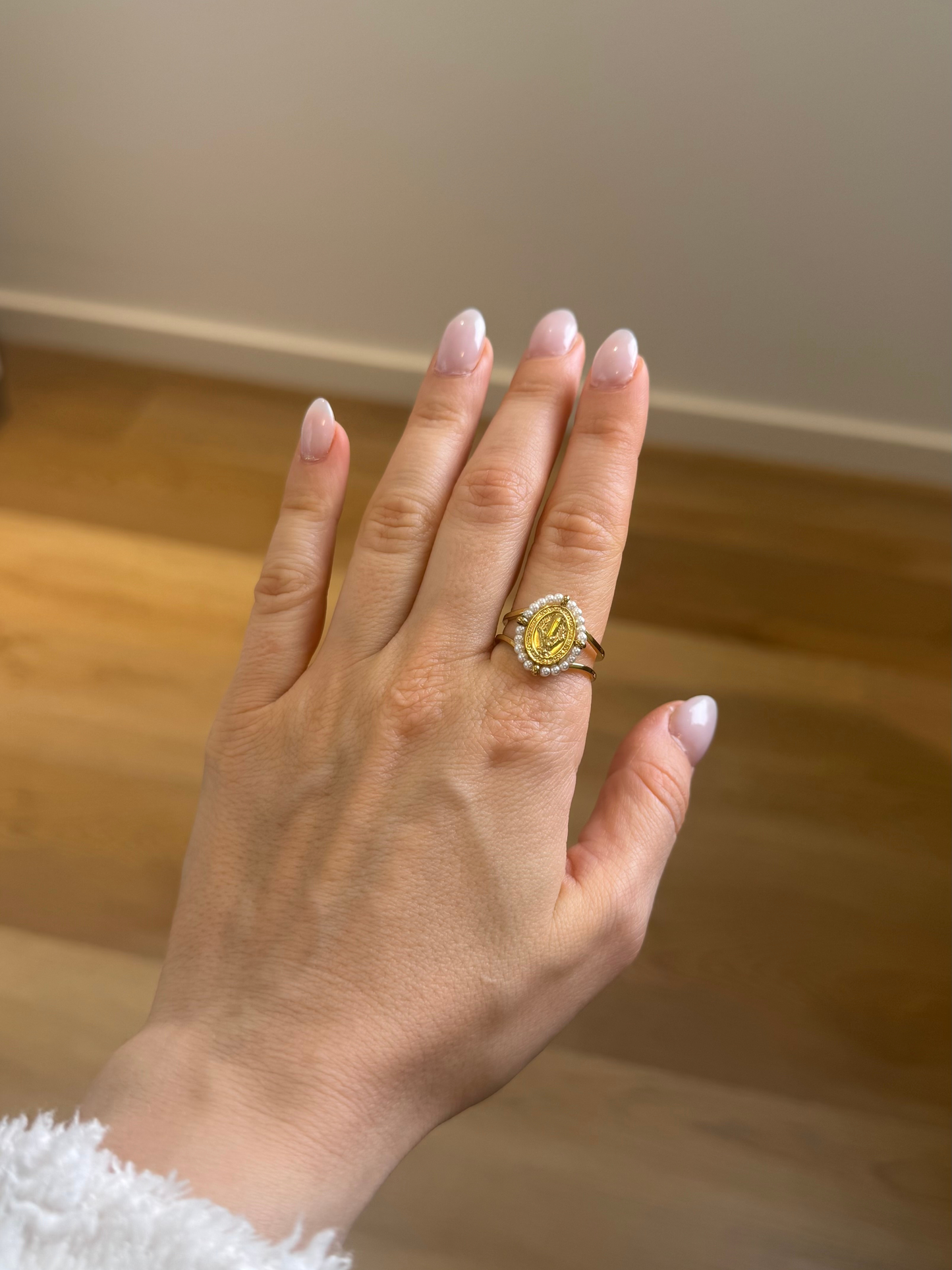 Anel Santo Missangas brancas ajustável