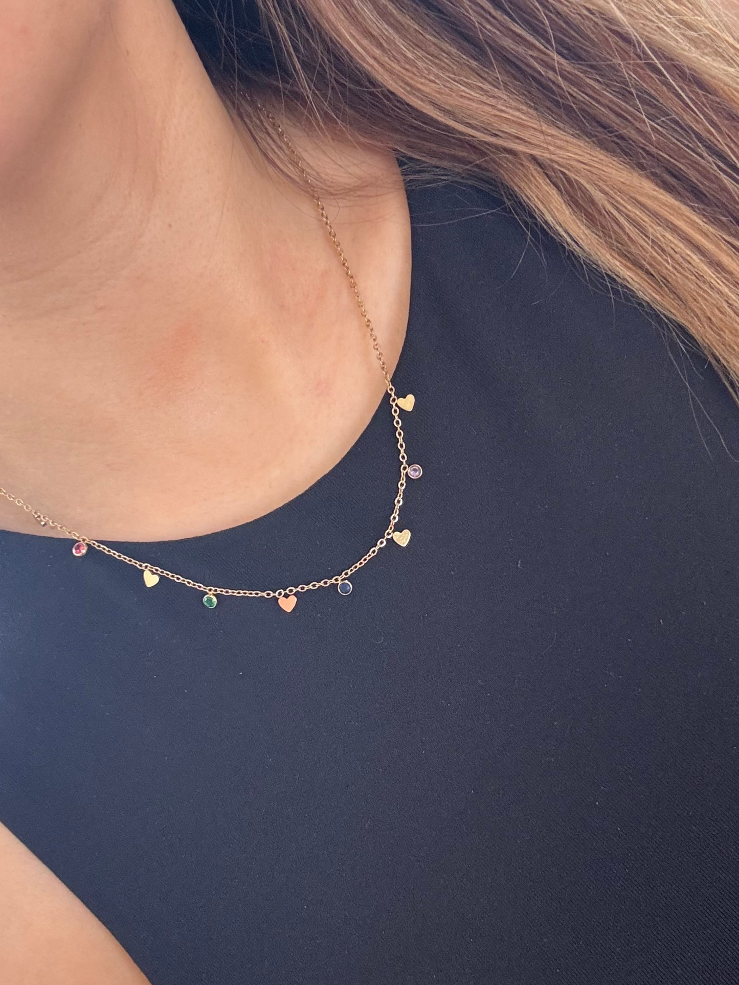 Colar dourado corações e zircónias