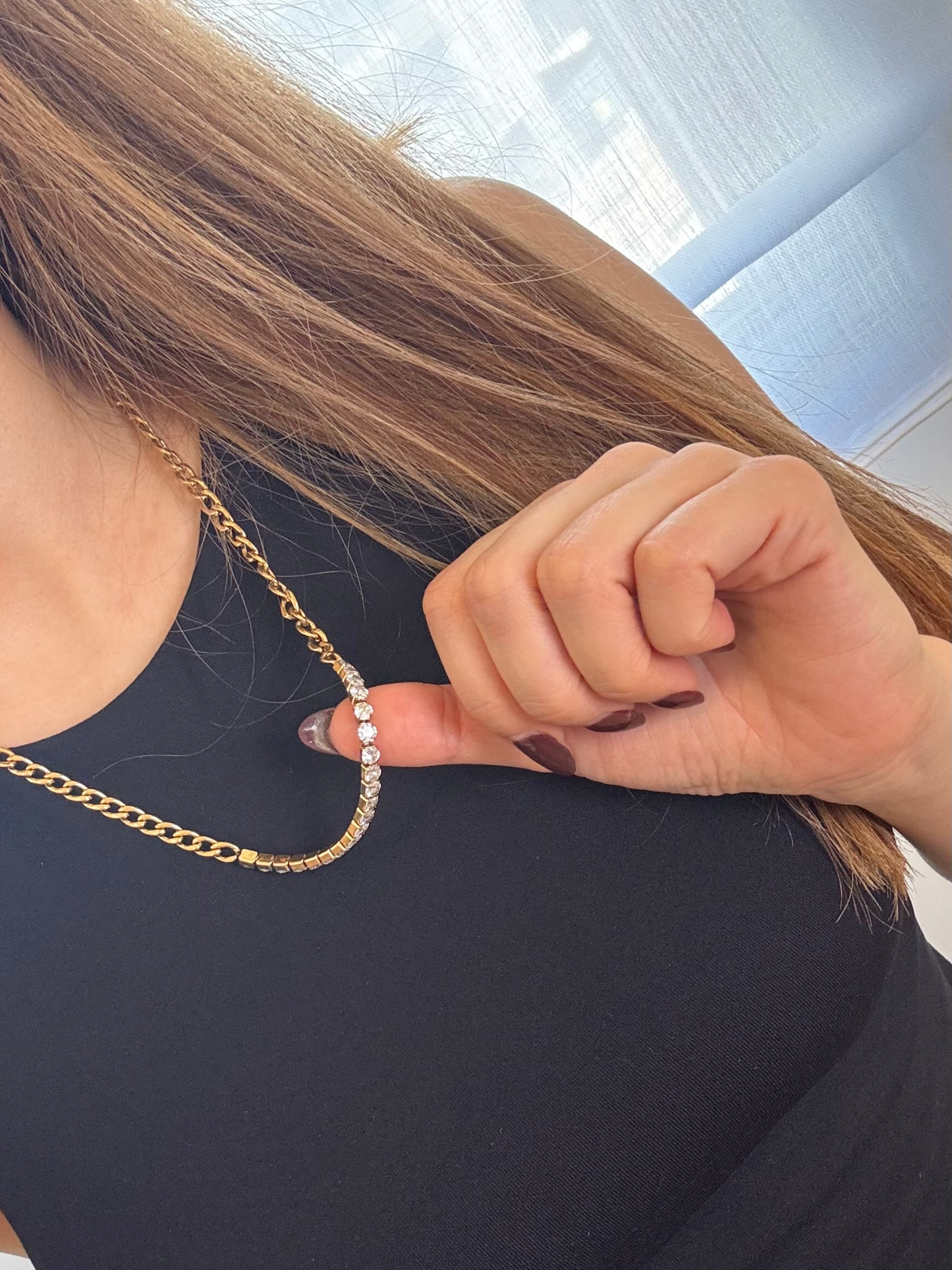 Colar dourado com zircónias