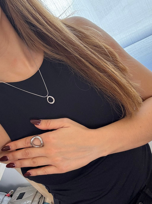 Colar prateado círculo e Anel