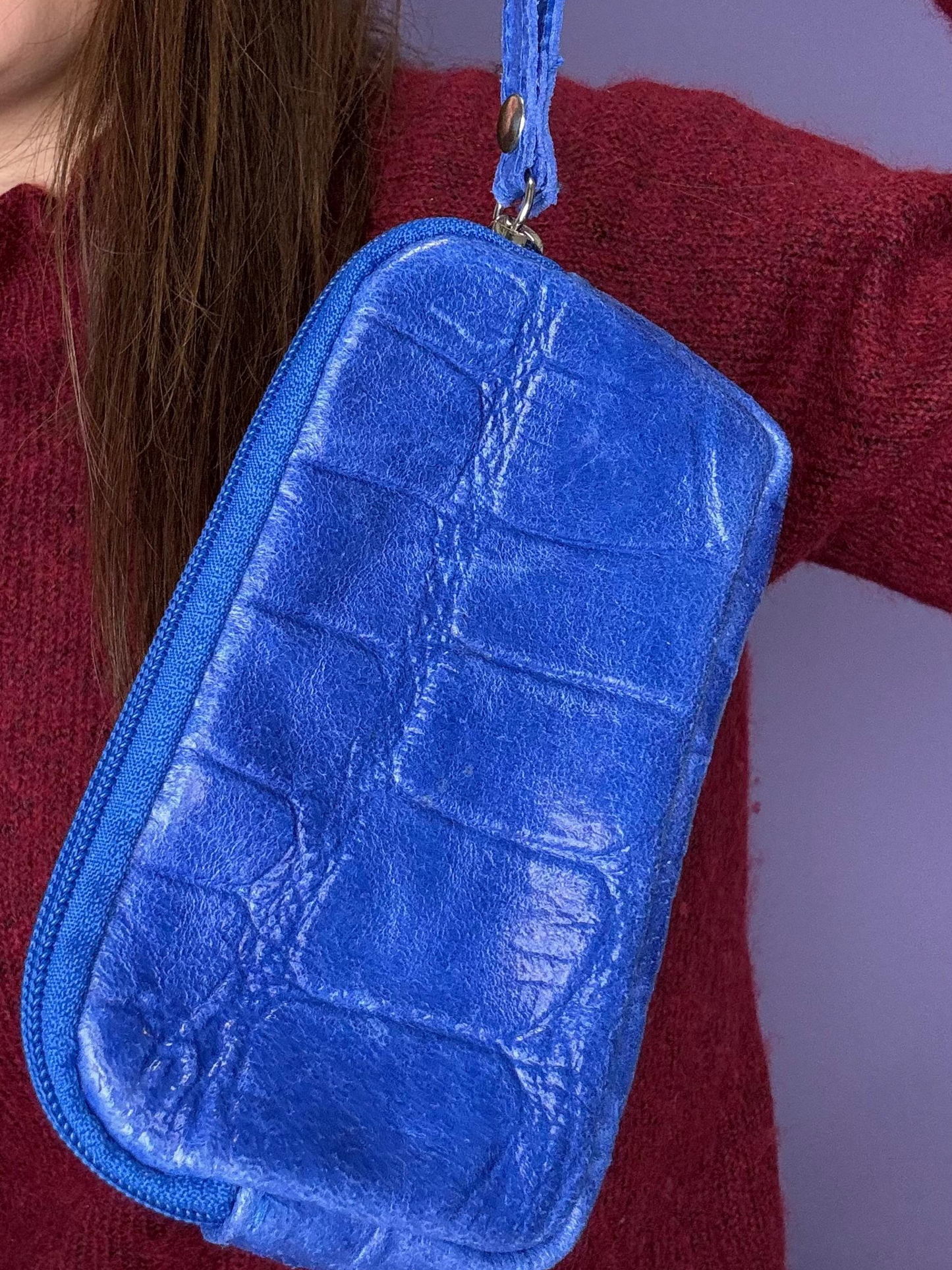 Carteira azul escura com pega