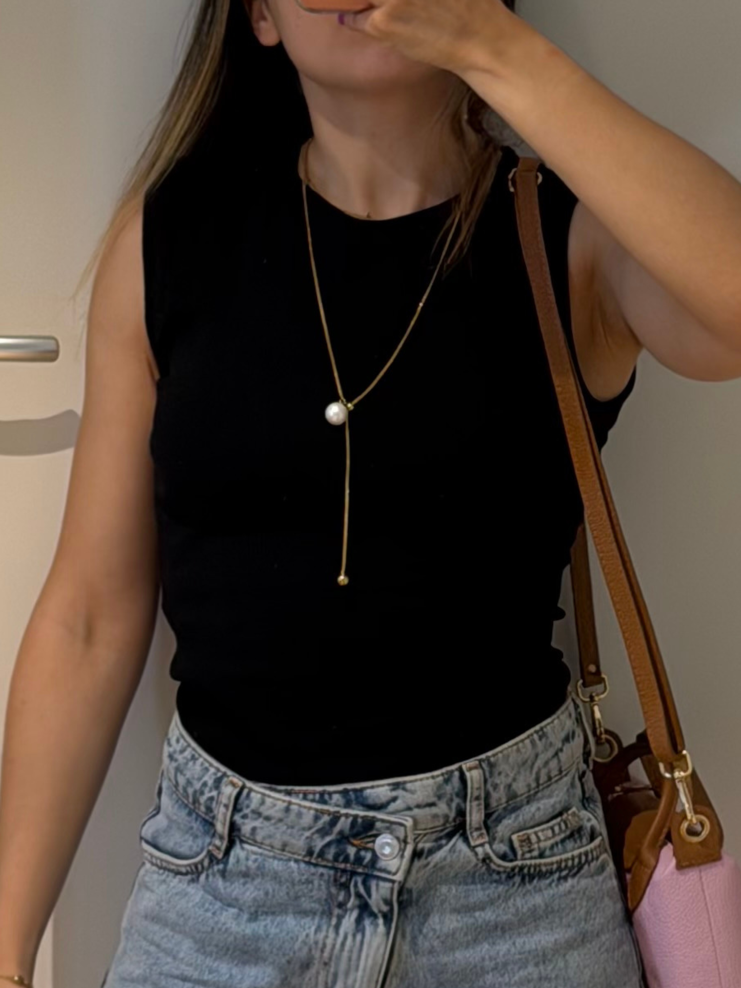 Colar dourado com pérola ajustável