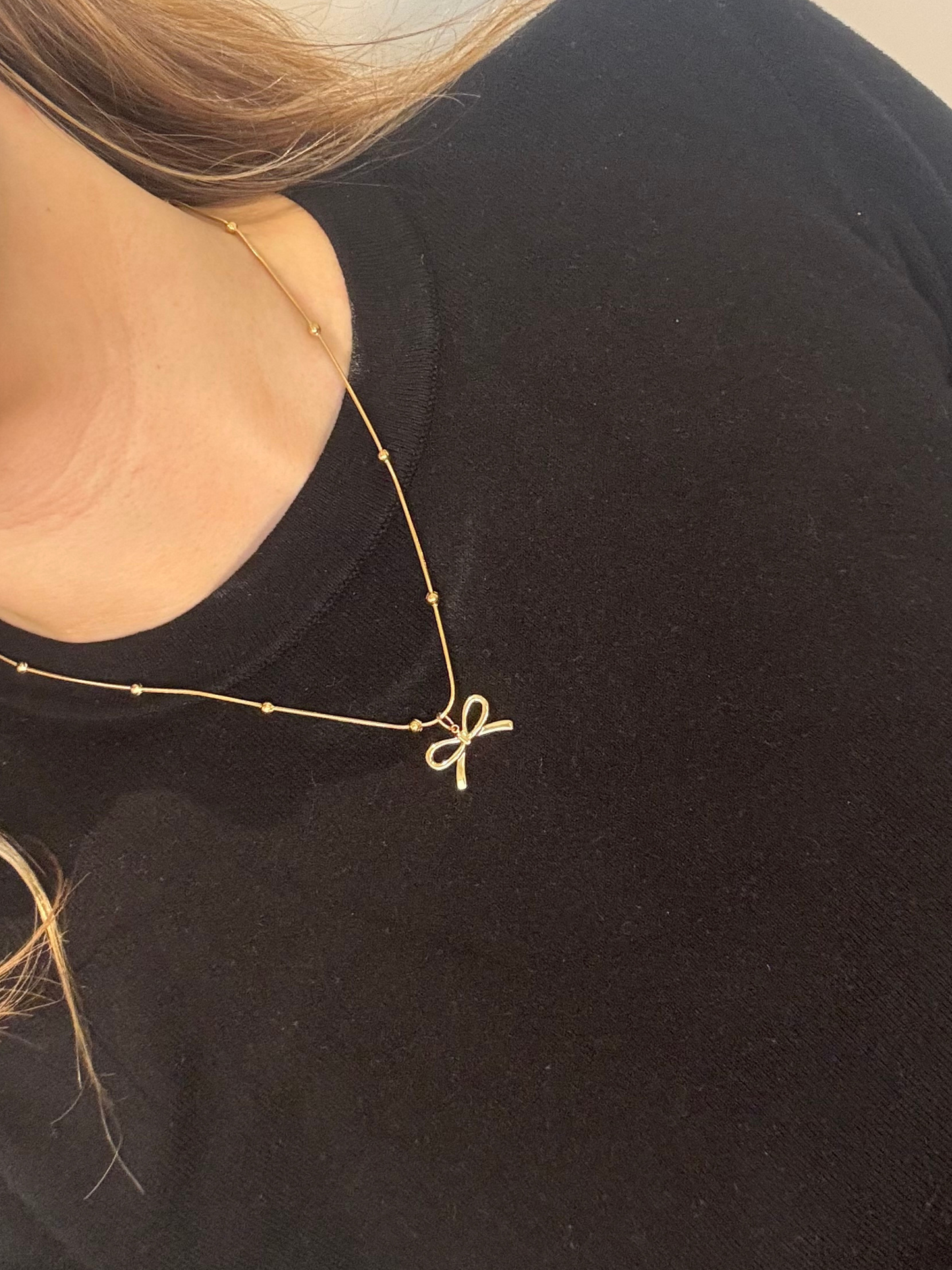 Colar laço dourado aço inoxidável