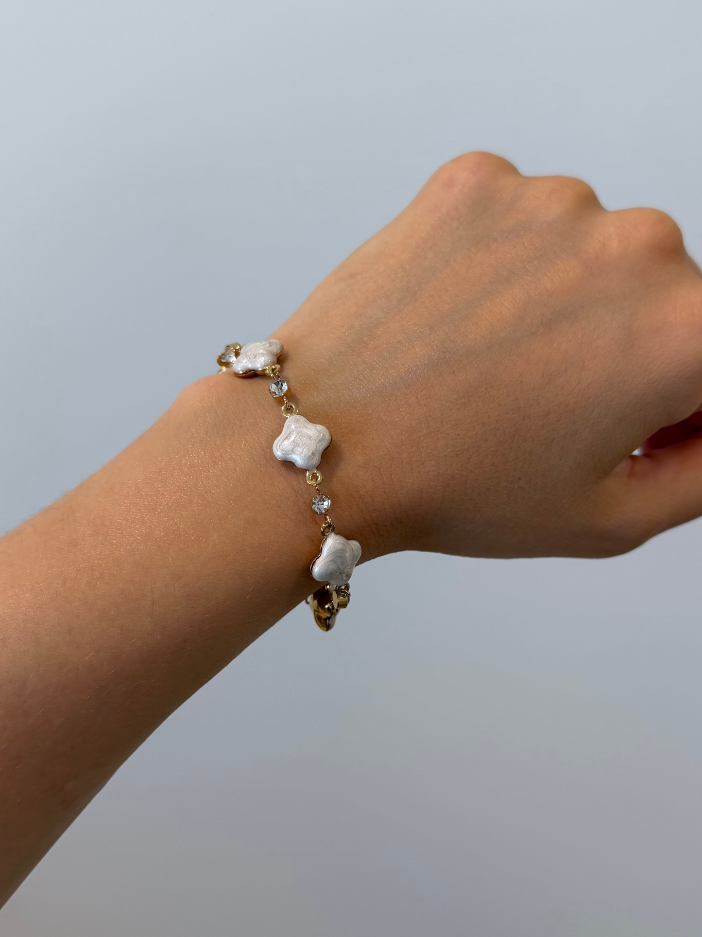 Pulseira branca trevos com zircónias
