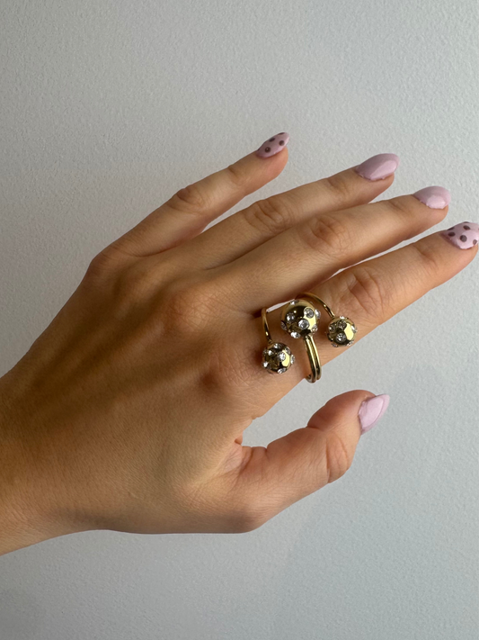 Anel dourado bolas com zircónias