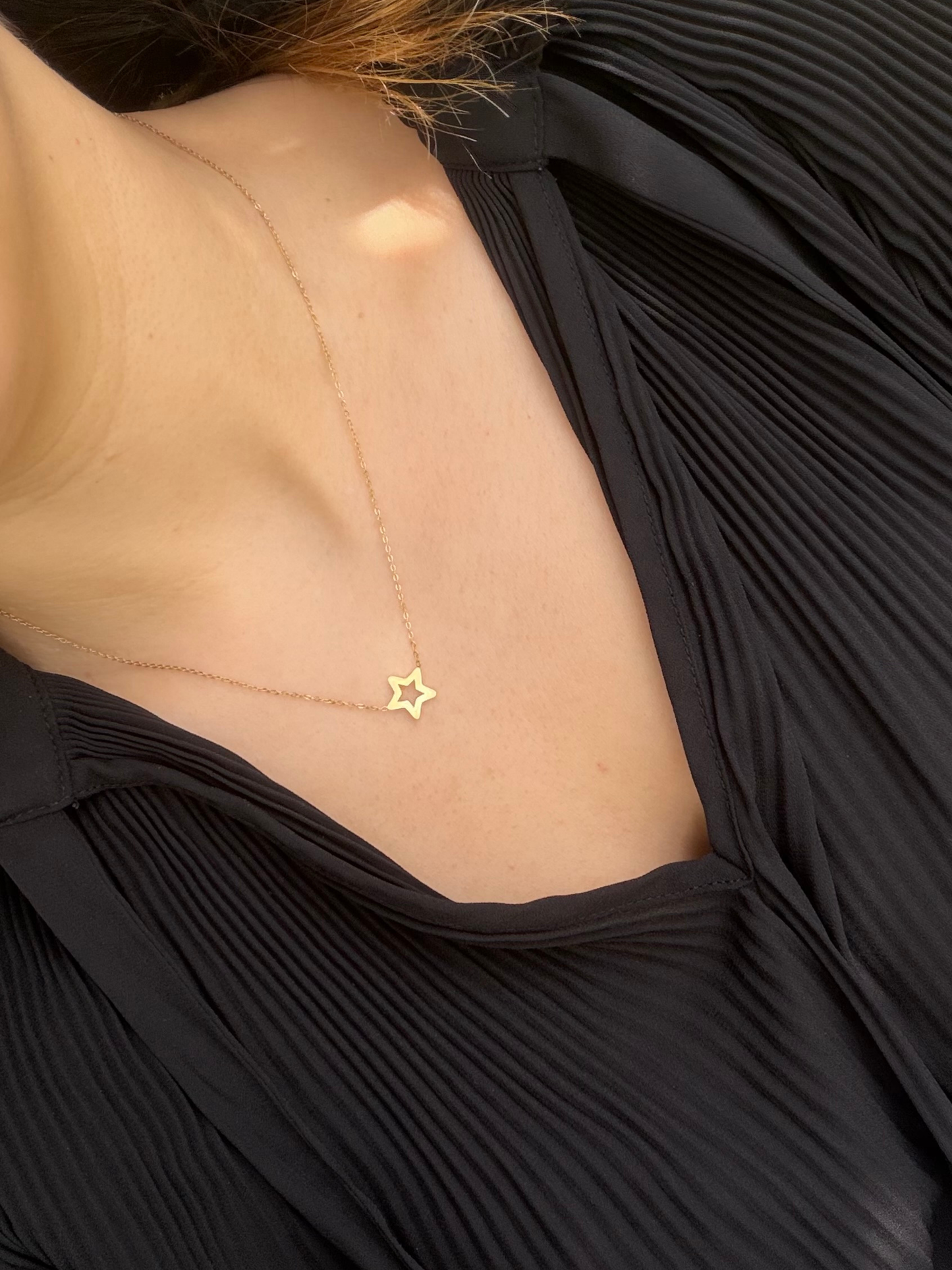 Colar estrela minimalista dourado