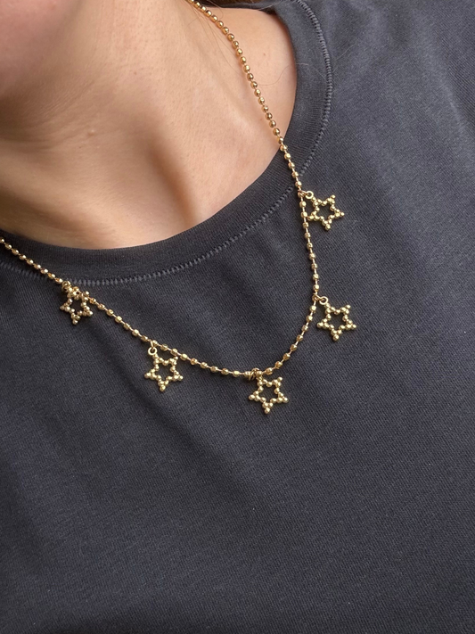 Colar curto estrelas douradas