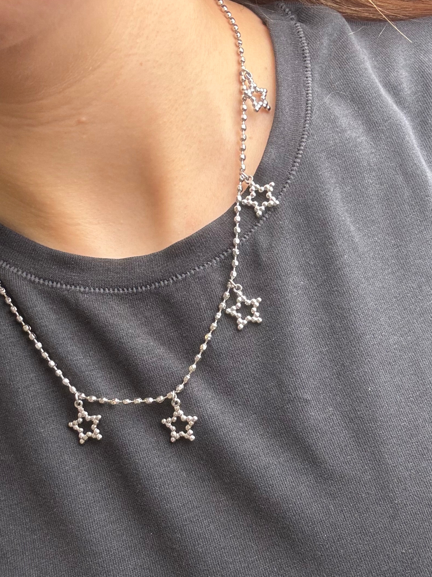 Colar curto estrelas prateado