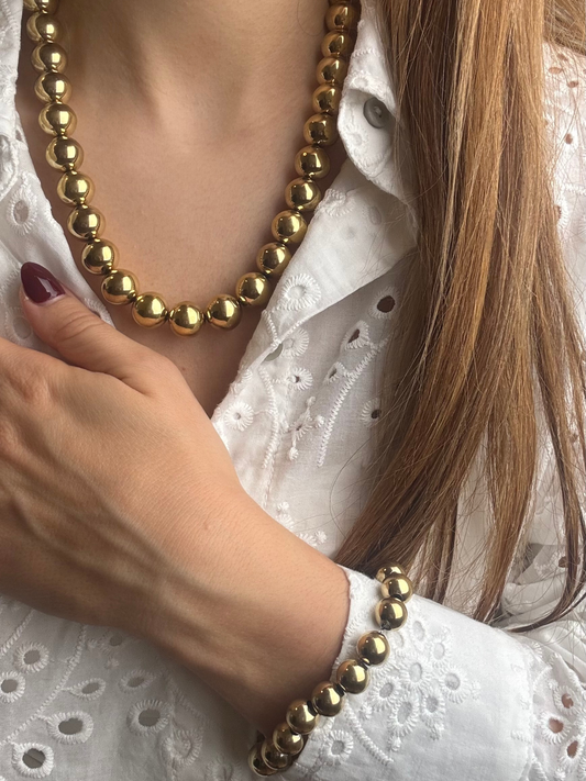 Colar bolas douradas