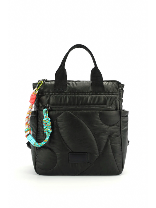 Mochila preta com bolsa incluída