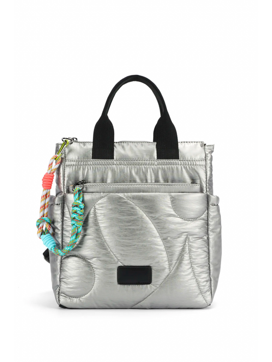 Mochila prateada com bolsa incluída