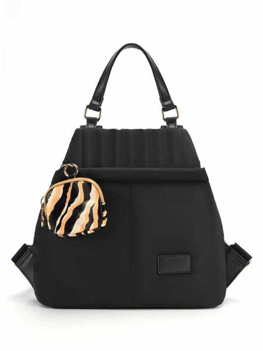 Mochila preta com bolsa tigresa
