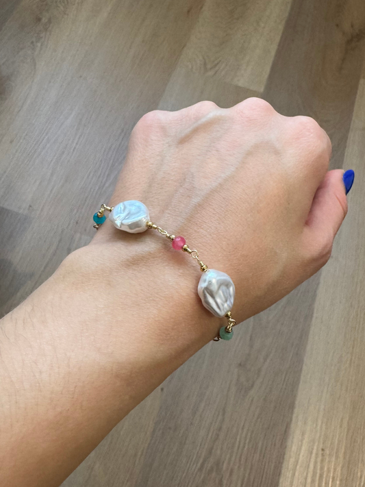 Pulseira colorida e madre pérola