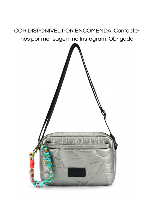 Mala tiracolo prateada escuro com bolsa