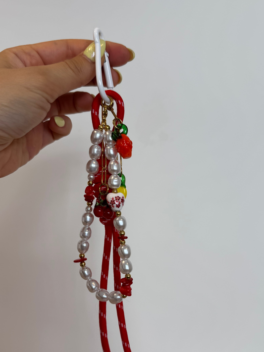 Pendente cereja missangas e ananás